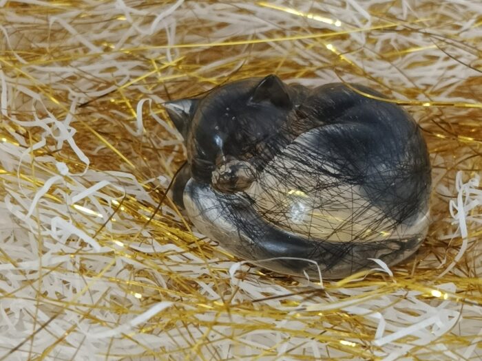 Figurka kotek z sierścią pupila