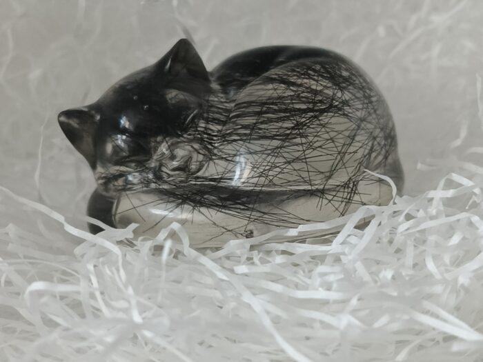 Figurka kotek z sierścią pupila