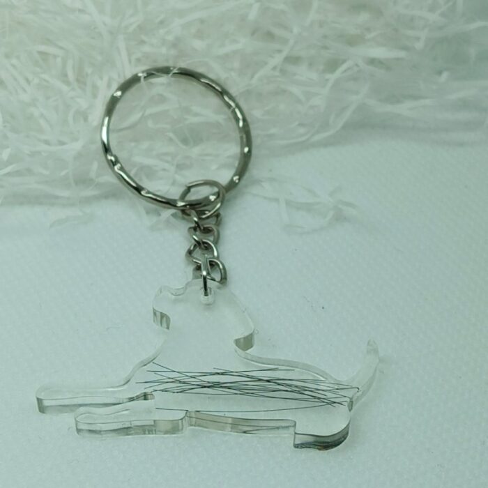 brelok w kształcie psa z sierścią perspektywa z boku