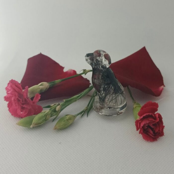 figurka pies z sierścią z boku