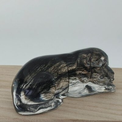 figurka w kształcie psa z sierścią