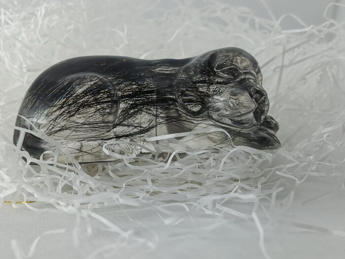 figurka w kształcie psa zdjęcie z boku