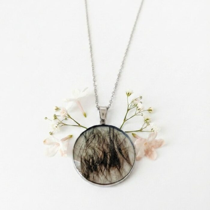 okrągły łańcuszek z sierścią pupila