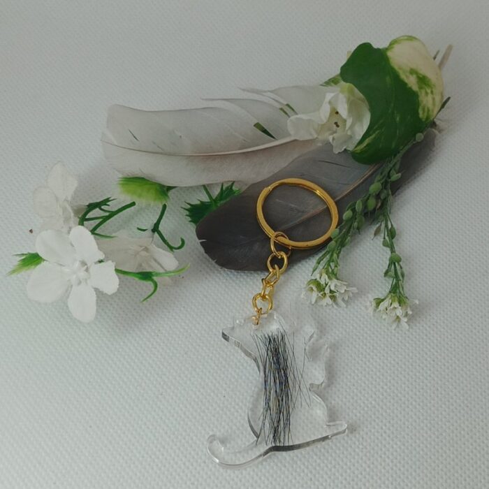 Brelok w kształcie kota z sierścią - łapka wspomnień