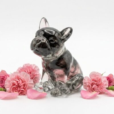 figurka bulldog z sierścią psa
