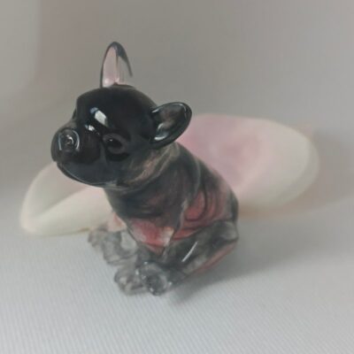 figurka bulldog z sierścią psa