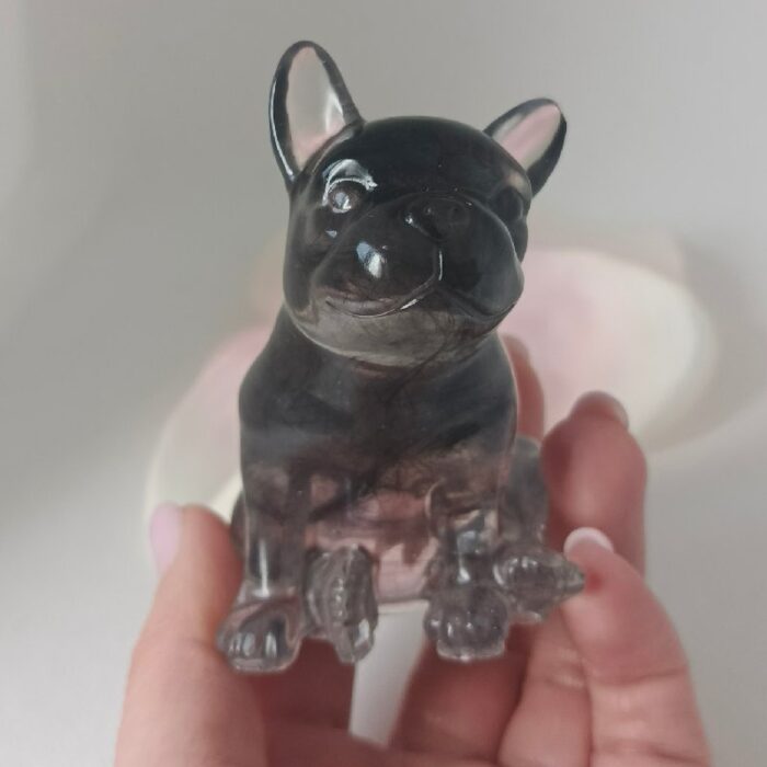 figurka w kształcie bulldoga z sierścią